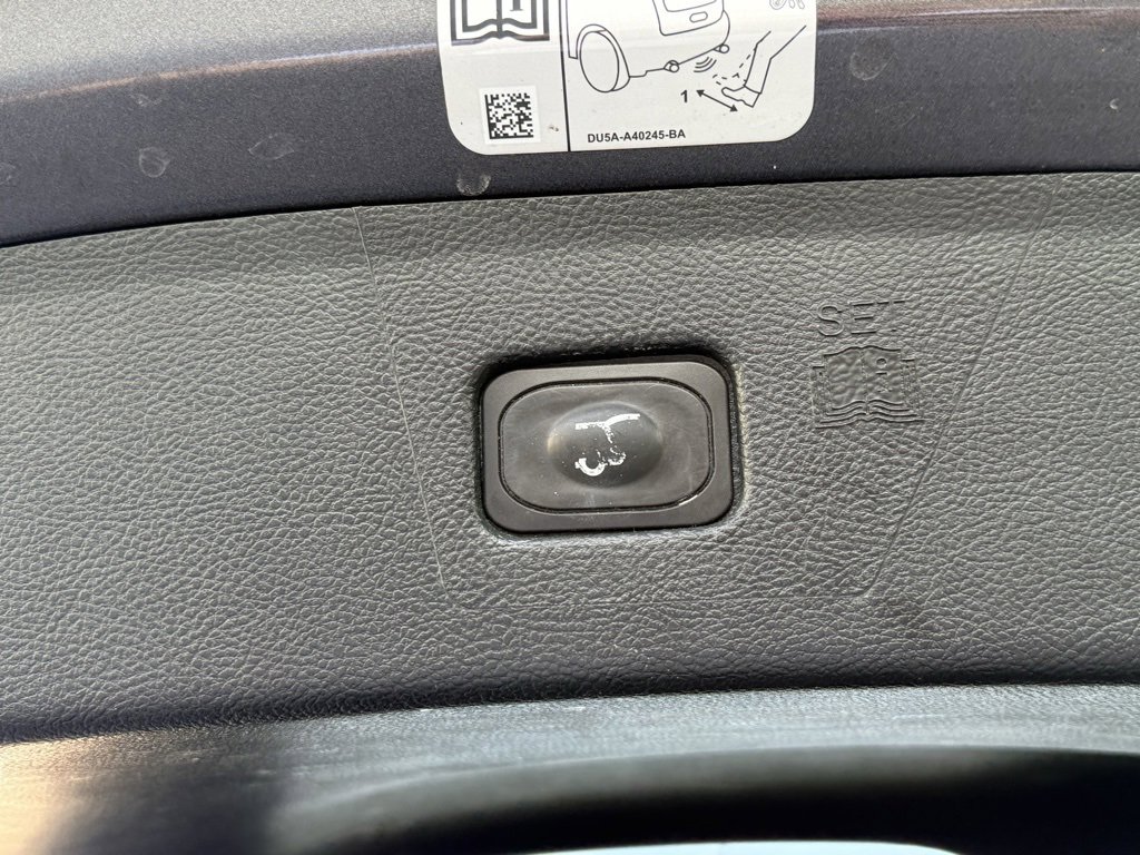 Used 2019 Ford Edge Titanium image 17