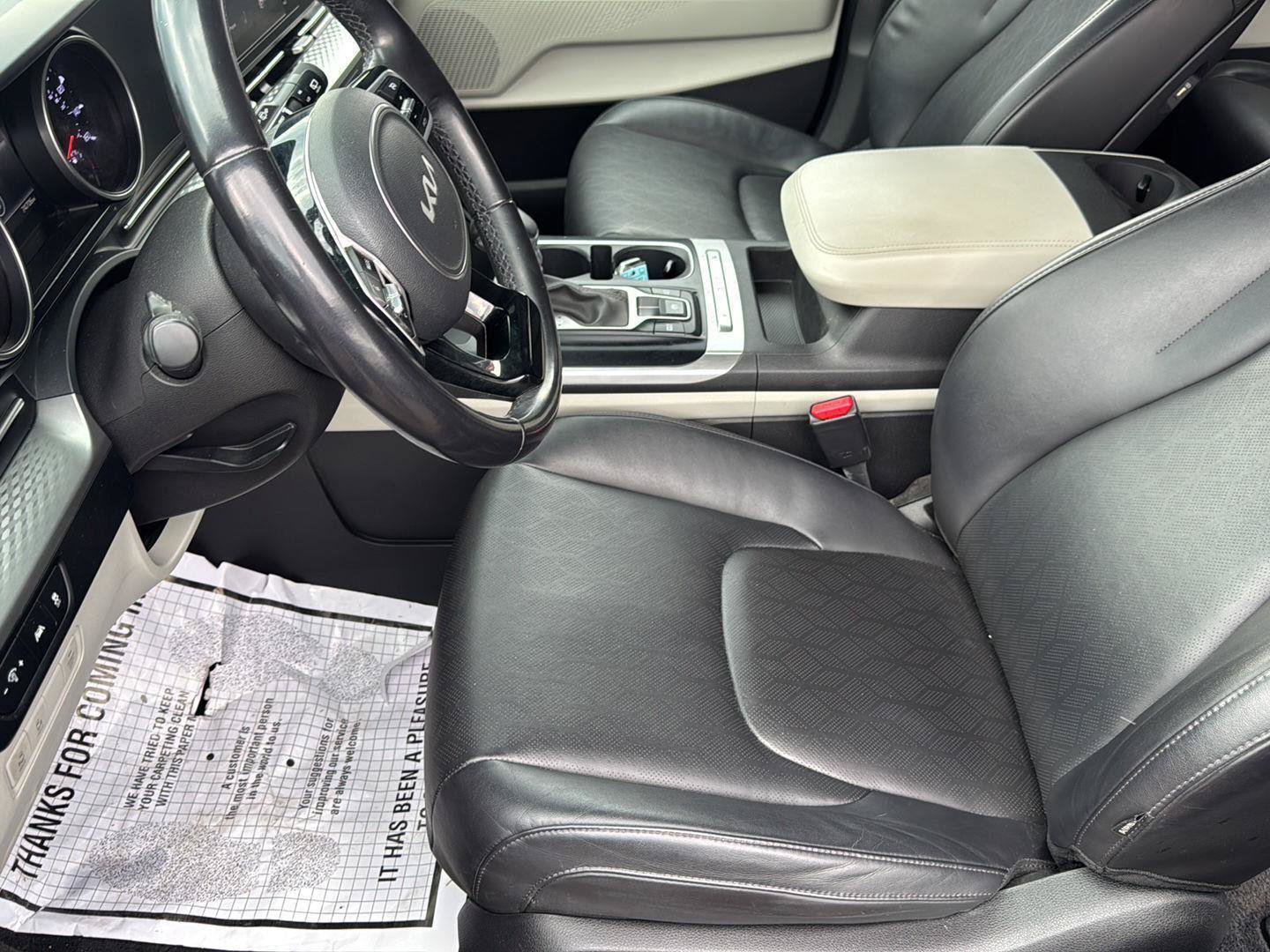 Used 2022 Kia Carnival LX FWD image 20