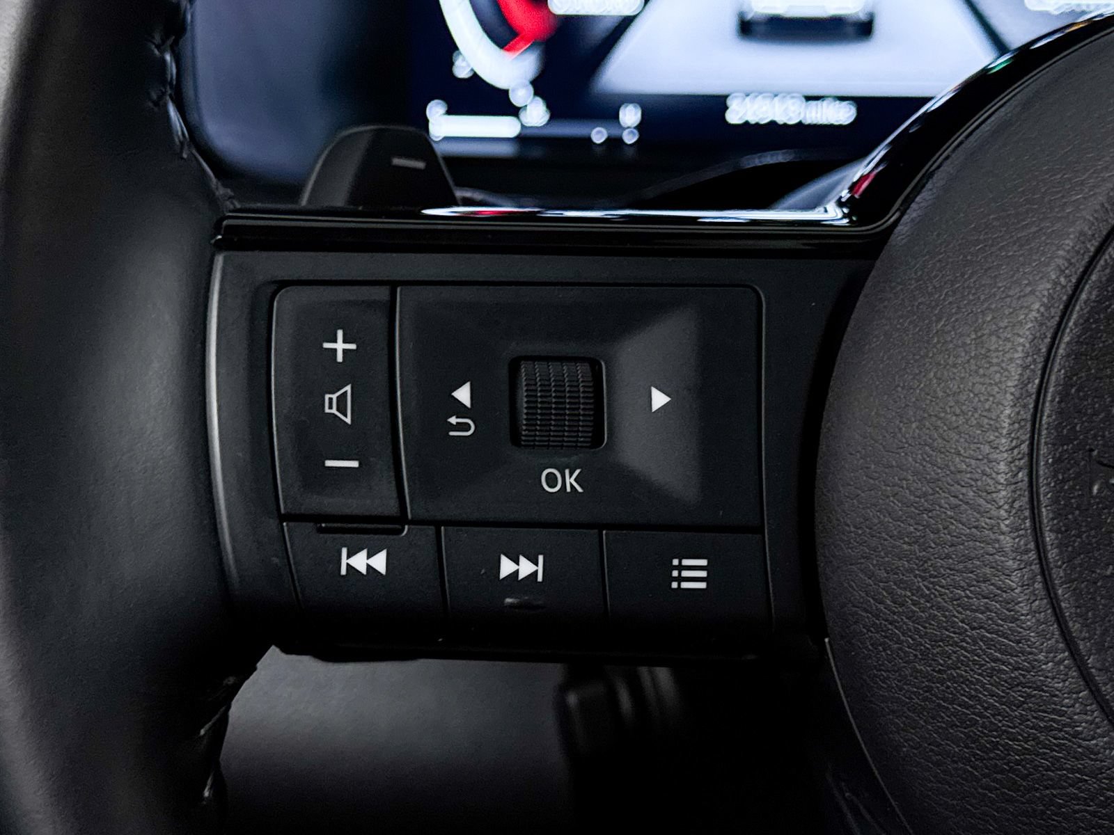 Used 2024 Nissan Pathfinder Platinum FWD image 36