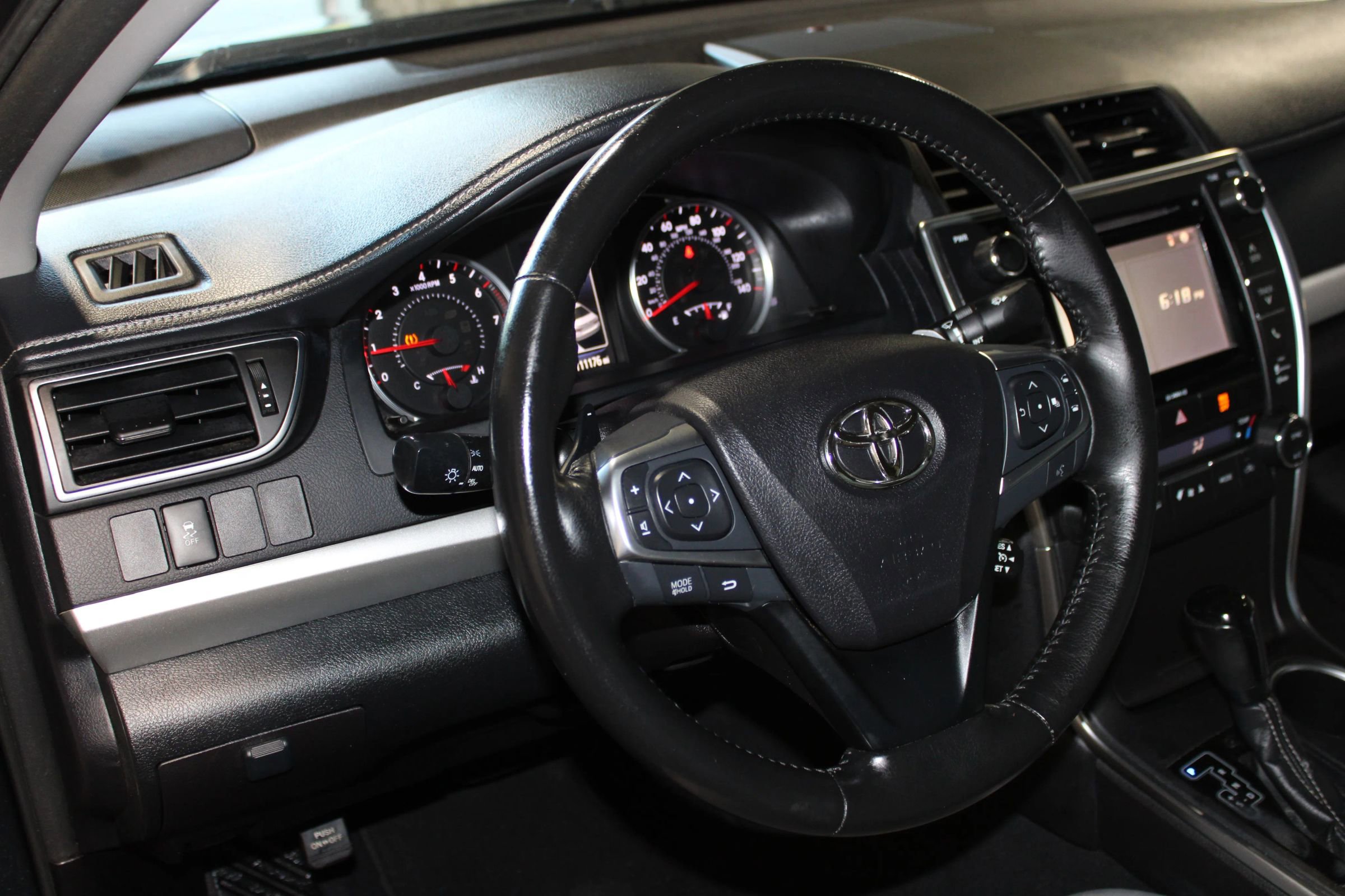 Used 2016 Toyota Camry XSE FWD image 18
