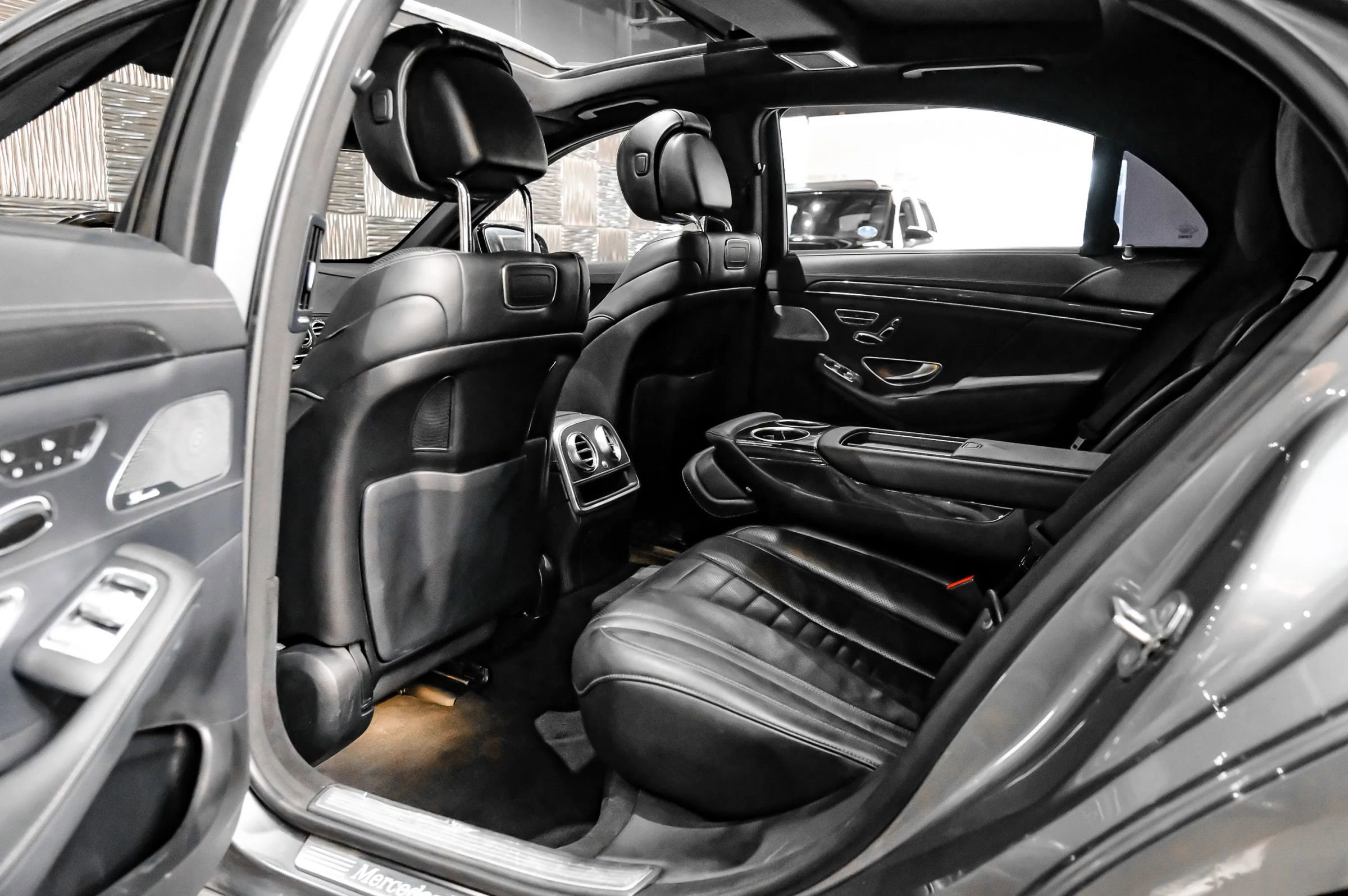 Used 2019 Mercedes-Benz S 560 Sedan image 37