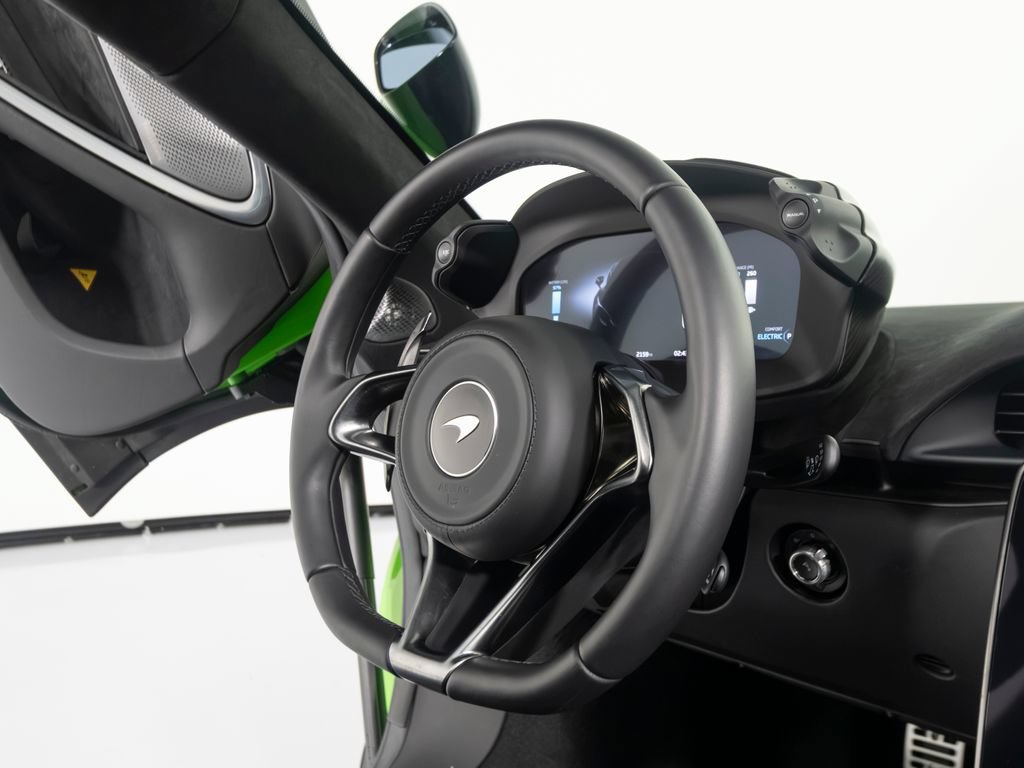 Used 2025 McLaren Artura Spider RWD image 27