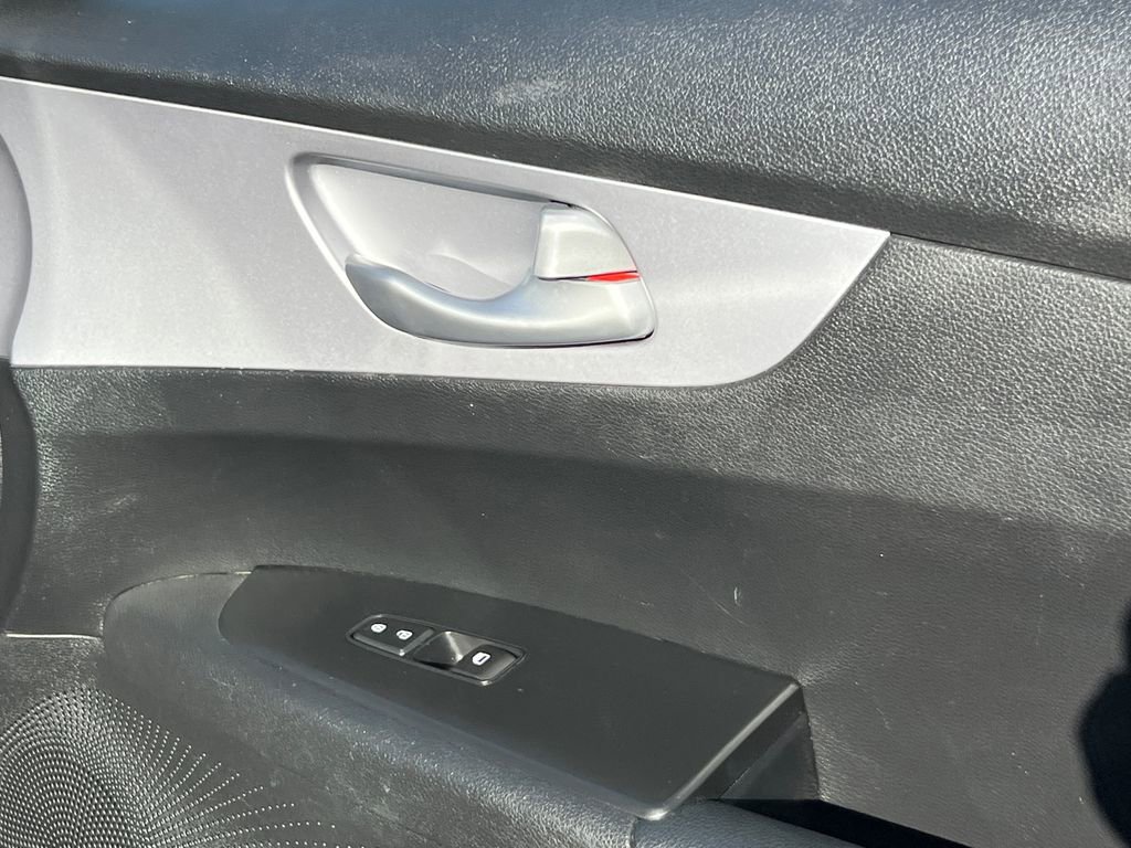 Used 2024 Kia Forte LXS image 9