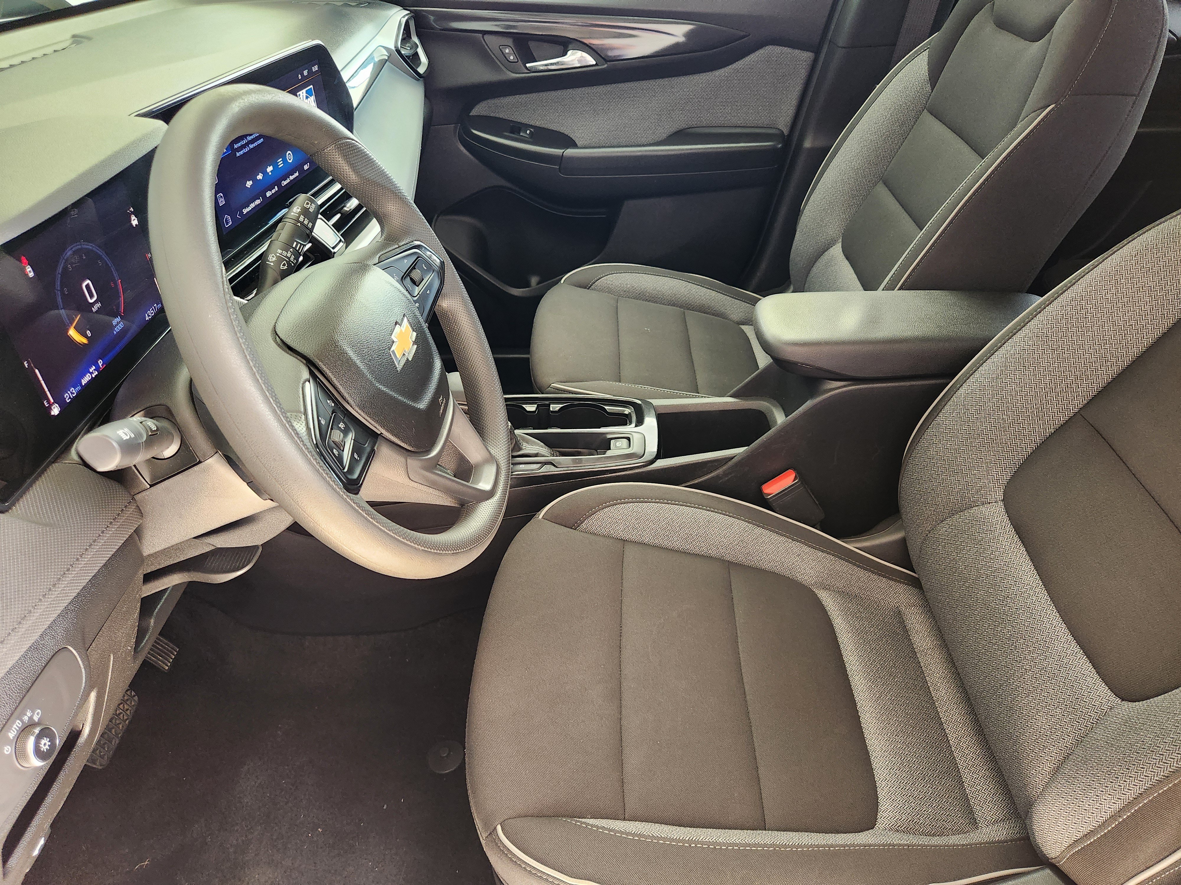 Used 2025 Chevrolet TrailBlazer LT AWD/4WD image 14