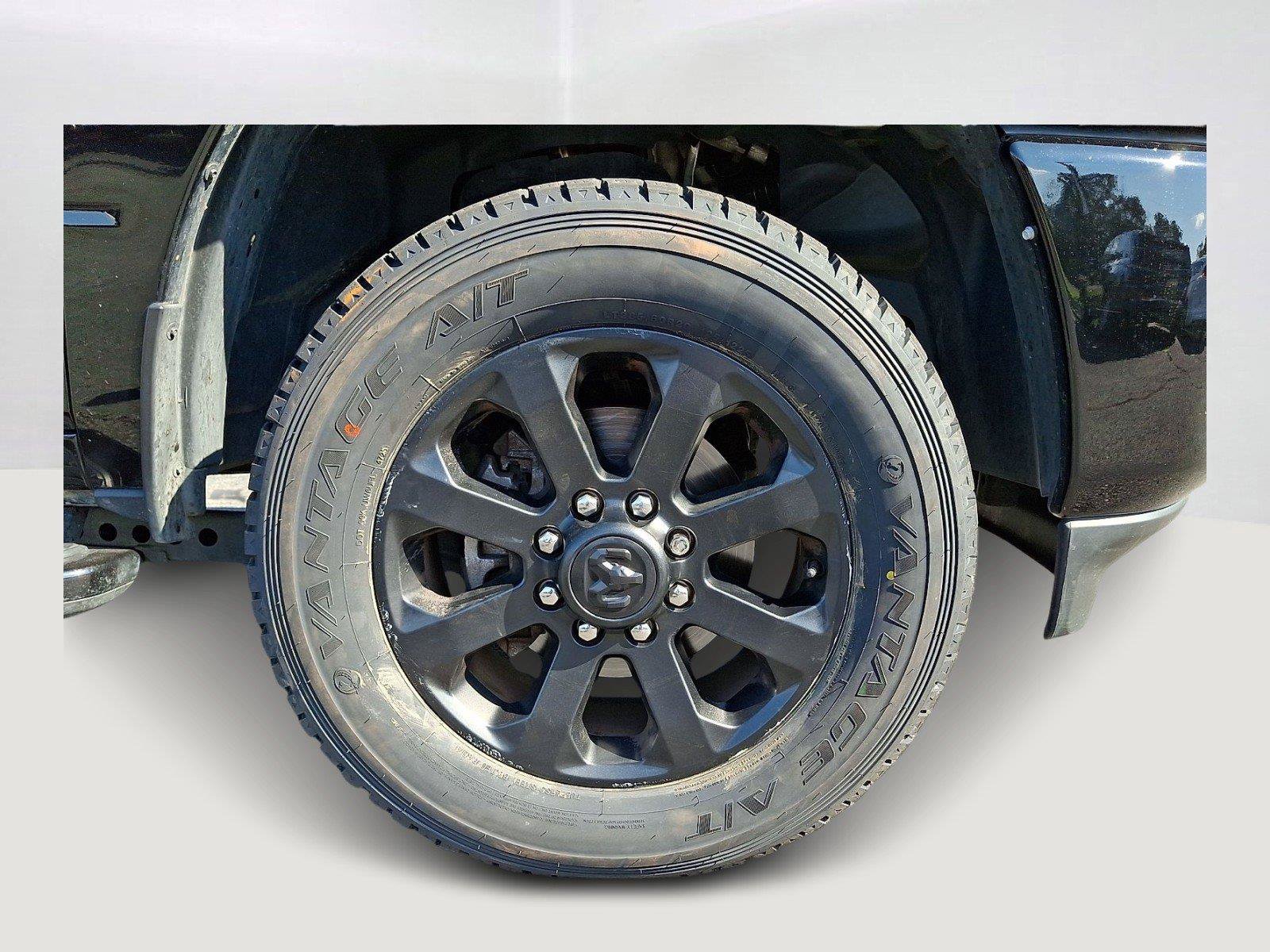Used 2025 RAM 2500 Laramie AWD/4WD image 8