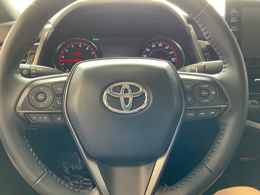 Used 2022 Toyota Camry XSE FWD image 11