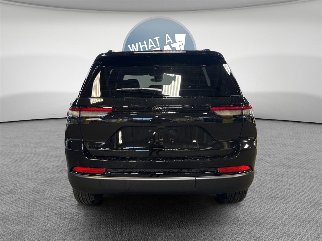 New 2025 Jeep Grand Cherokee Altitude image 5