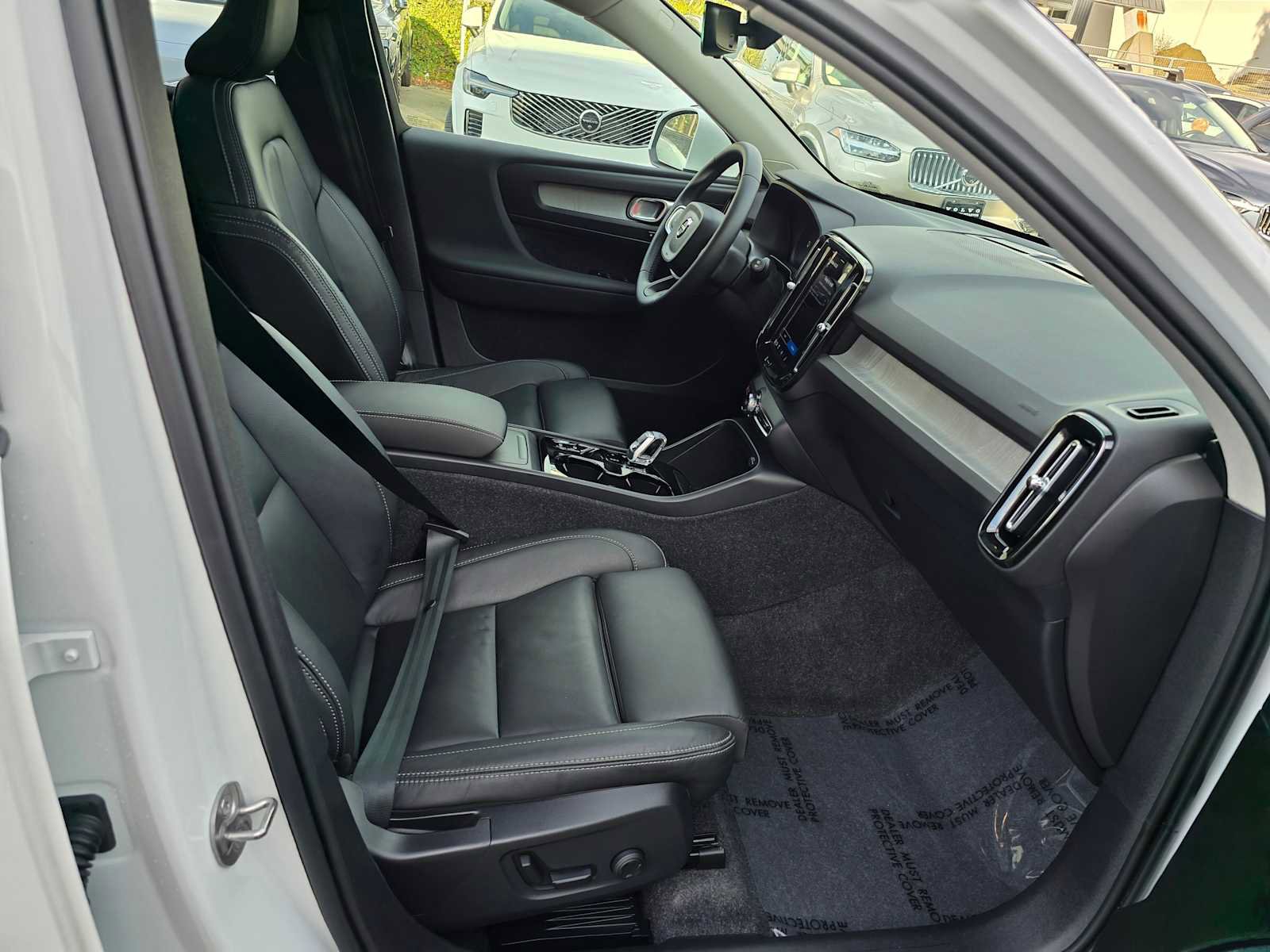 Certified 2025 Volvo XC40 B5 Plus image 11