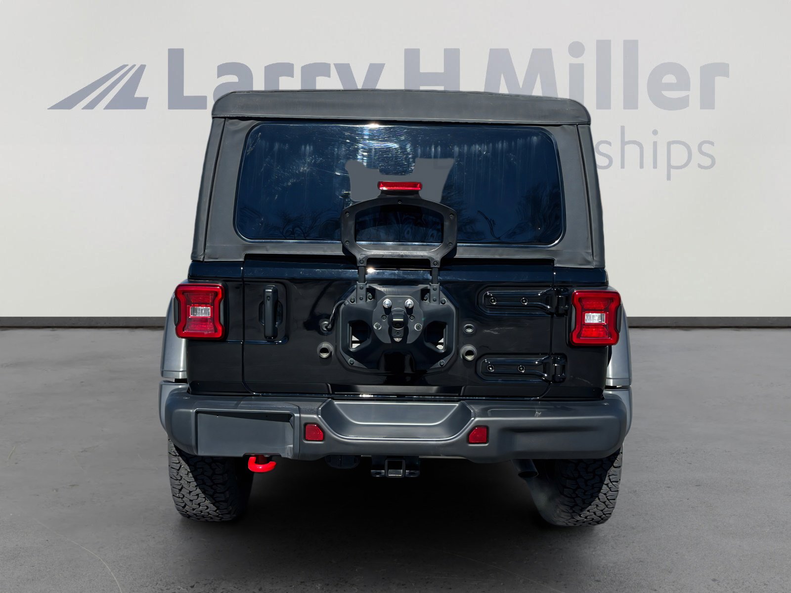 Used 2025 Jeep Wrangler Rubicon w/ Steel Bumper Group image 4