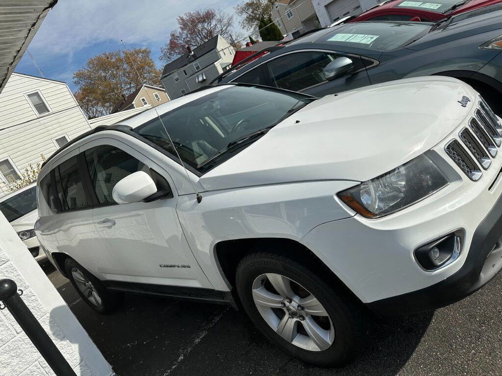Used 2015 Jeep Compass High Altitude image 2