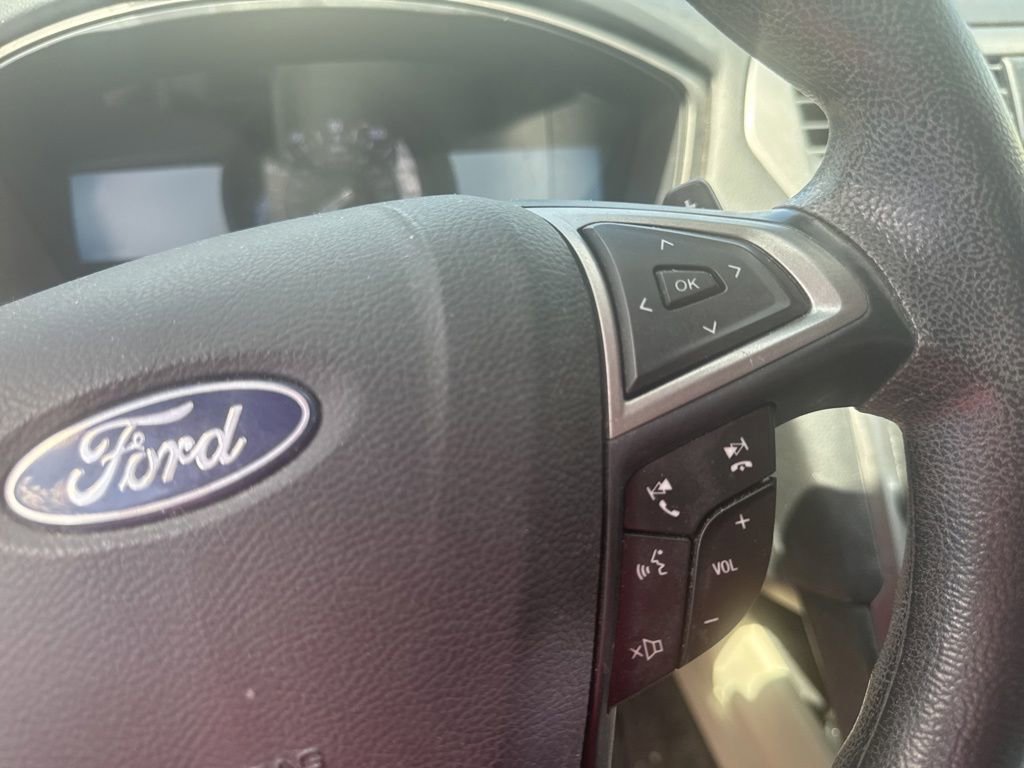 Used 2018 Ford Fusion SE w/ Fusion SE Technology Package FWD image 12