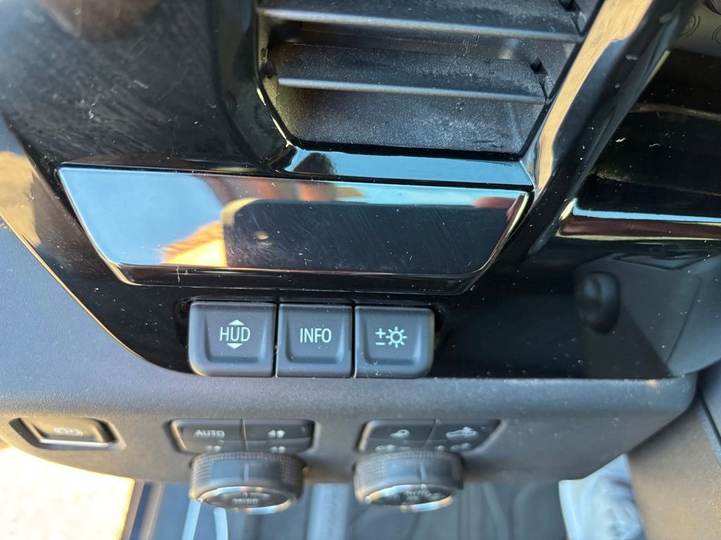 Used 2022 Chevrolet Silverado 1500 ZR2 w/ Technology Package image 17