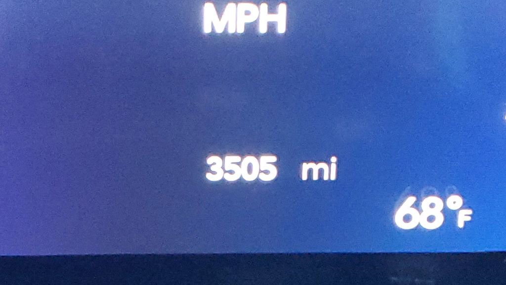 Used 2025 Chrysler Voyager LX image 31