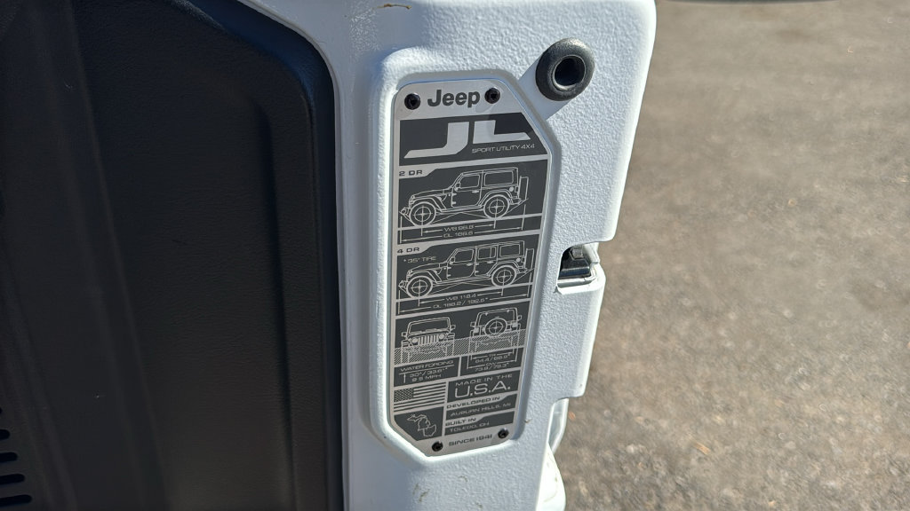 Used 2023 Jeep Wrangler Unlimited Sahara AWD/4WD image 12