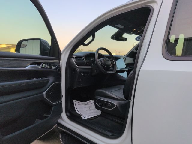 Used 2023 Jeep Wagoneer Series II AWD/4WD image 9