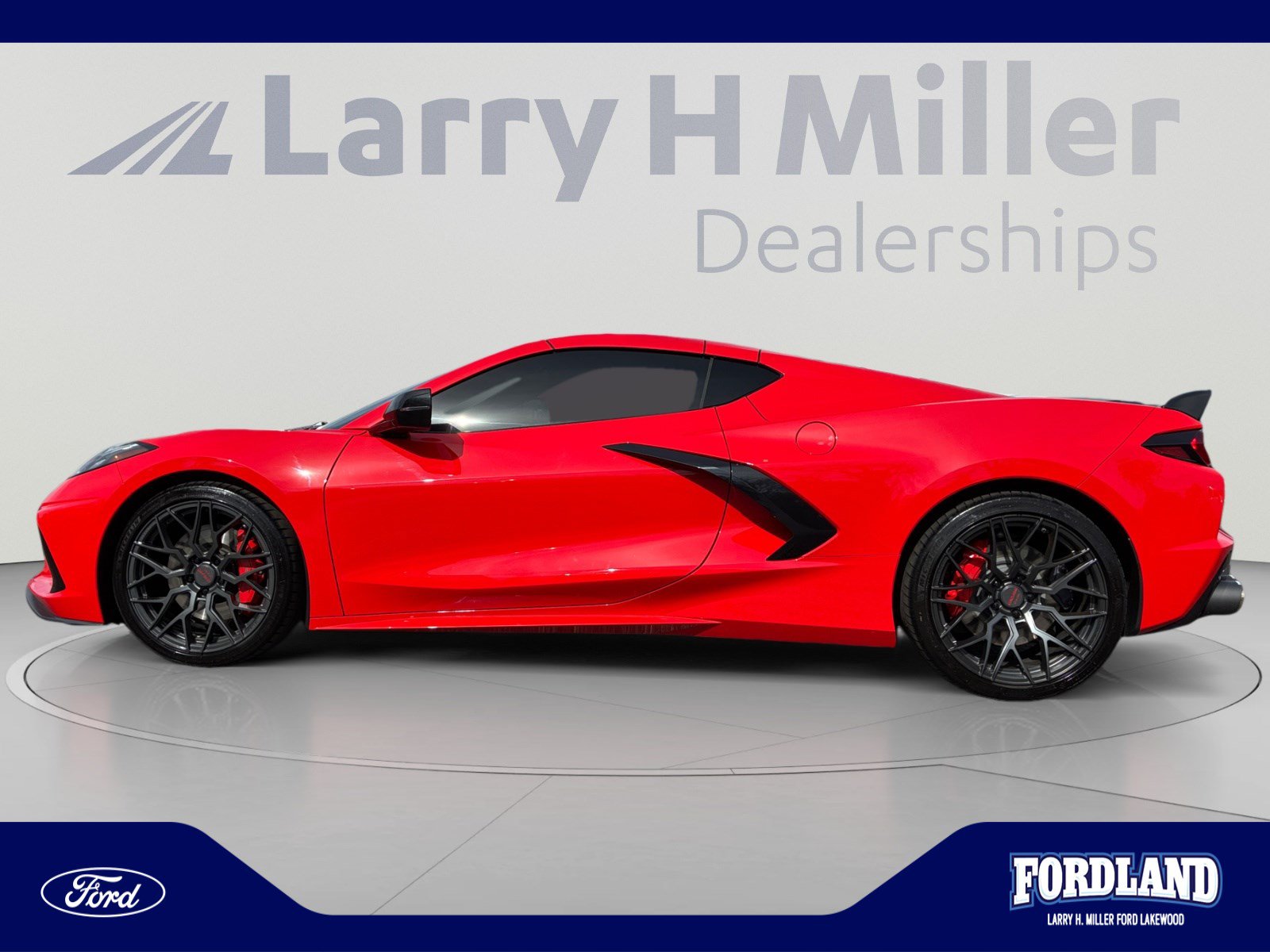 Used 2022 Chevrolet Corvette Stingray Coupe w/ Z51 Performance Package RWD image 2