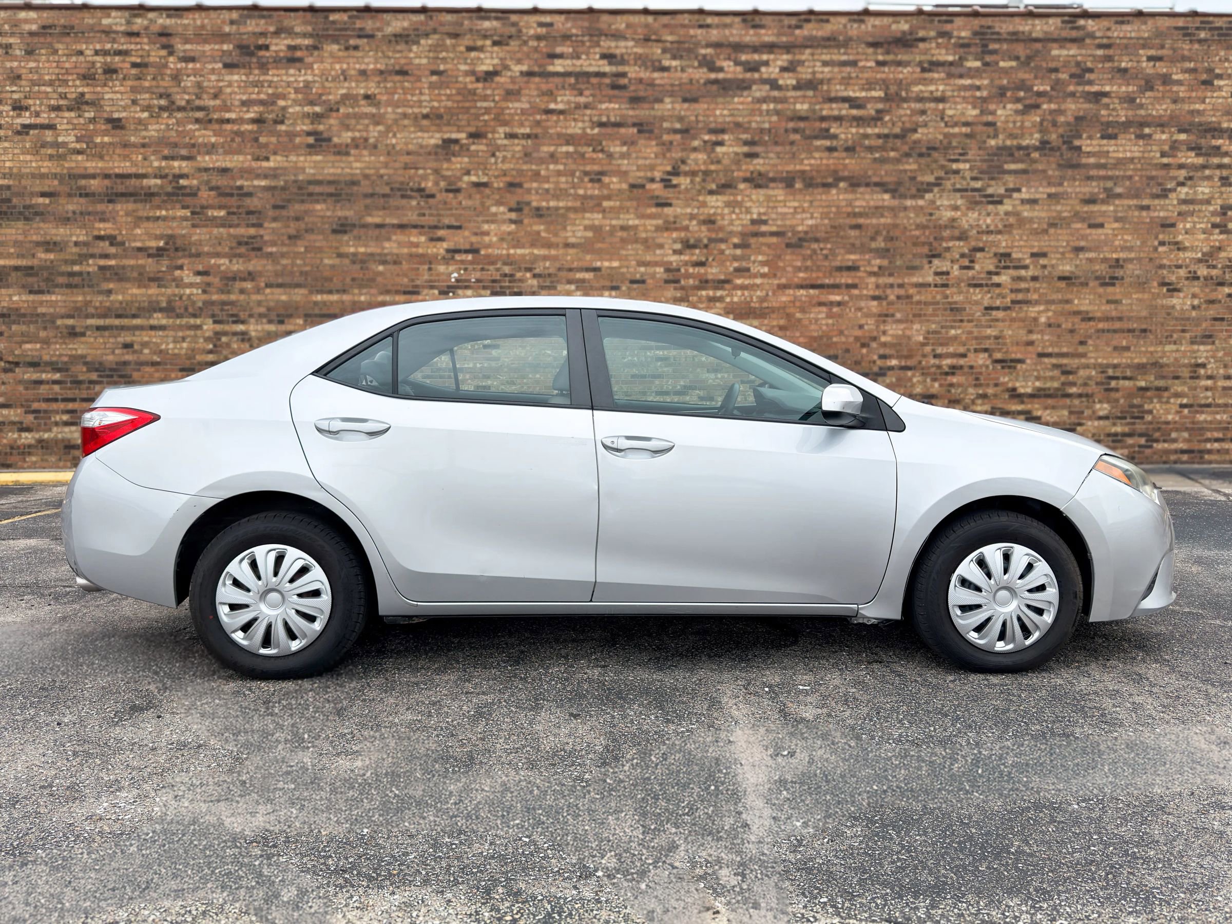 Used 2016 Toyota Corolla L FWD image 9
