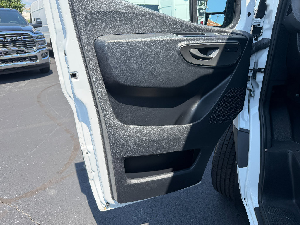 Used 2024 Mercedes-Benz Sprinter 2500 image 20