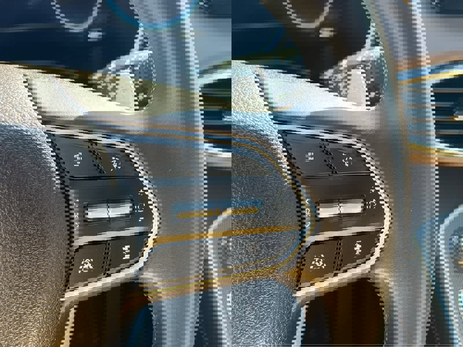 Used 2022 Hyundai Santa Fe SEL Premium image 33