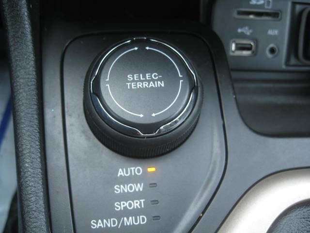 Used 2015 Jeep Cherokee Latitude w/ Cold Weather Group image 29