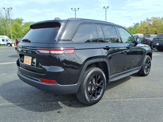 Certified 2024 Jeep Grand Cherokee Altitude AWD/4WD image 7