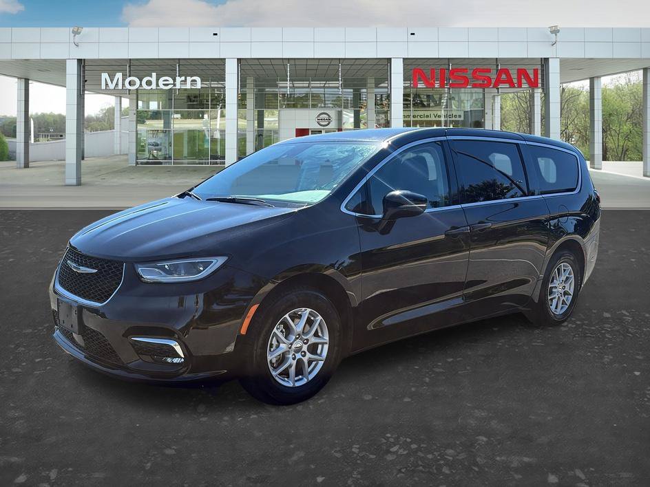 Used 2024 Chrysler Pacifica Touring-L