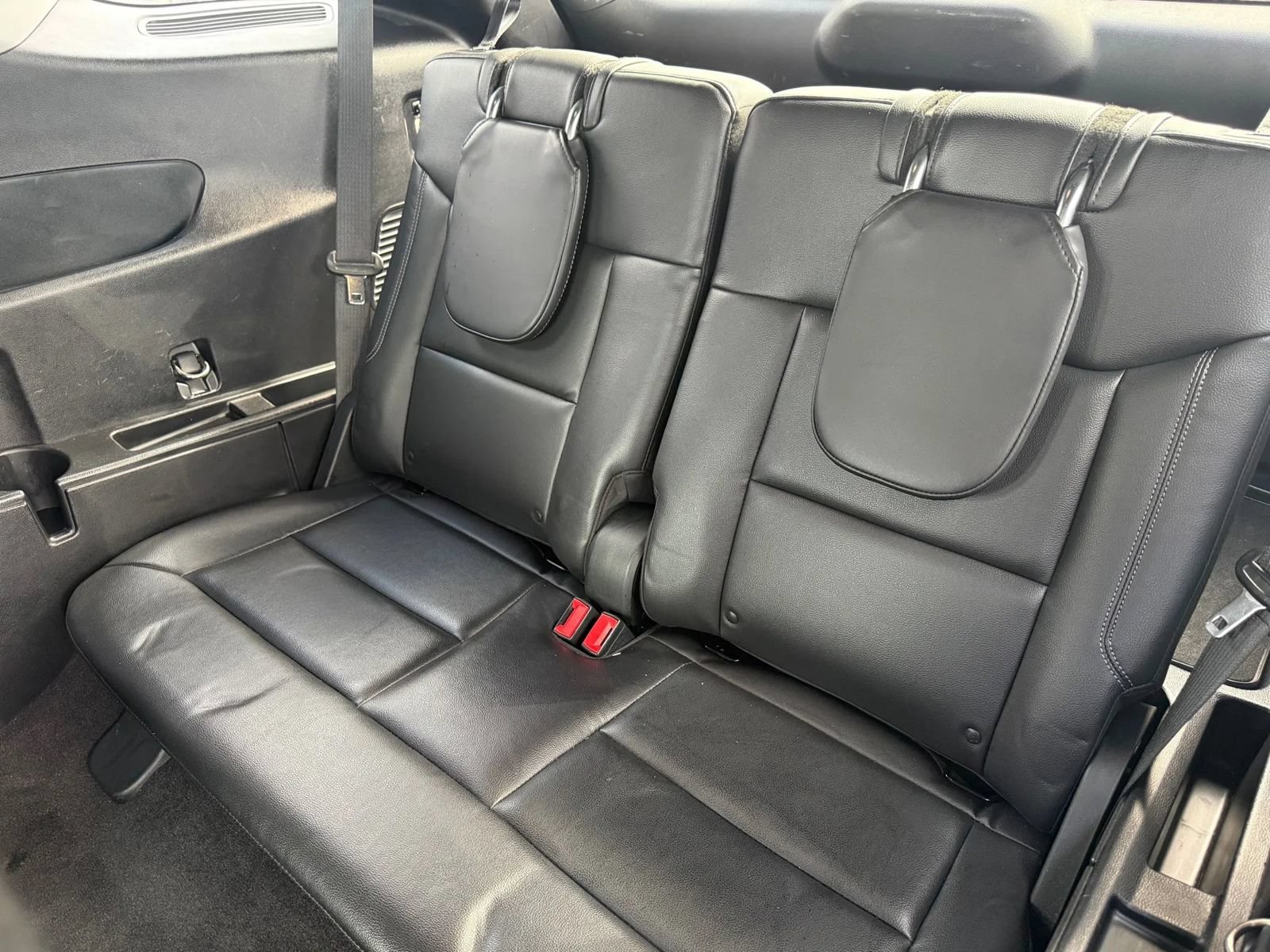 Used 2021 Ford Explorer XLT w/ Equipment Group 202A AWD/4WD image 15