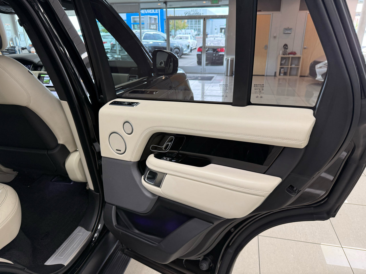 Used 2019 Land Rover Range Rover HSE image 23