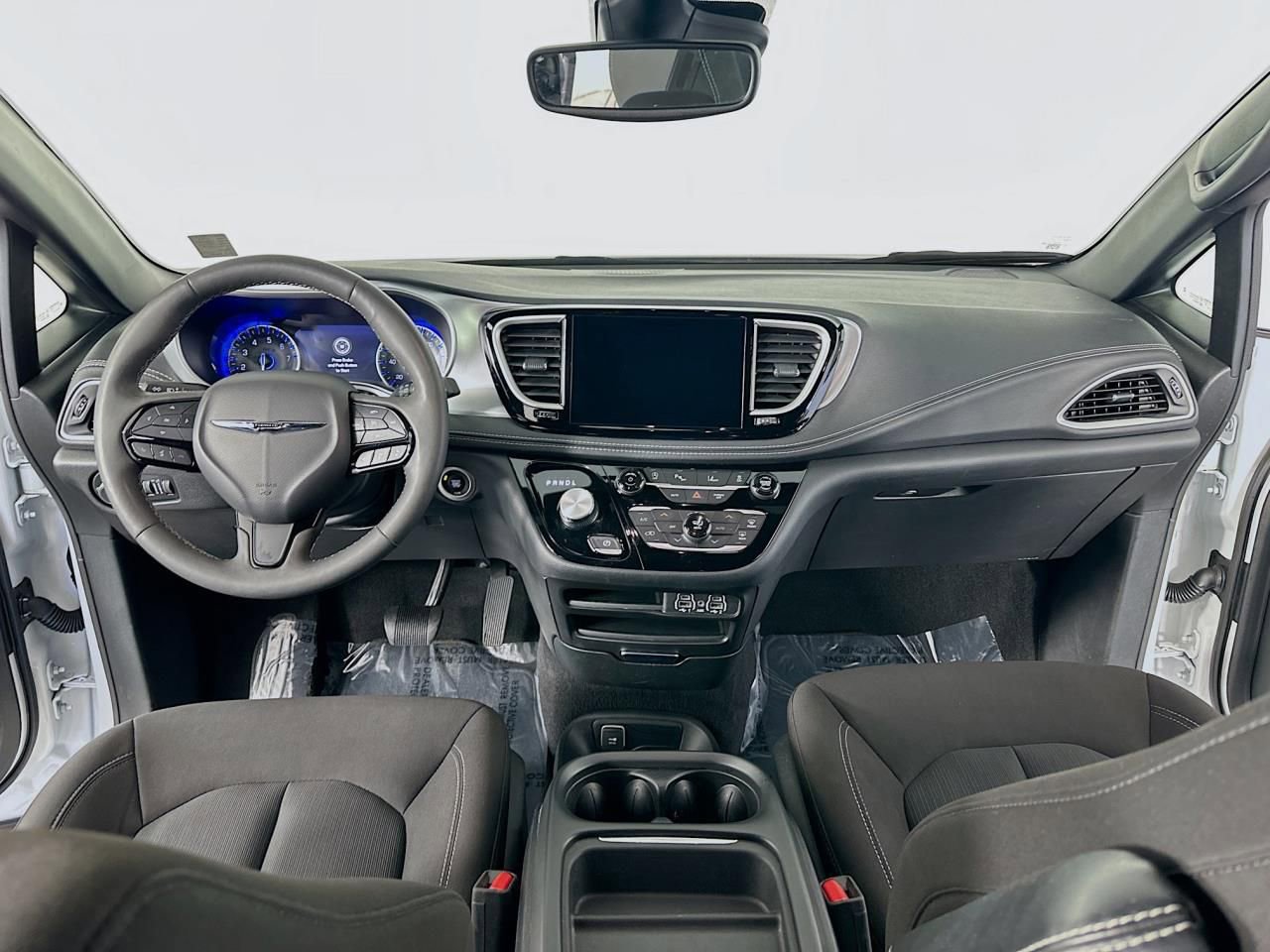 Used 2023 Chrysler Pacifica Touring image 9