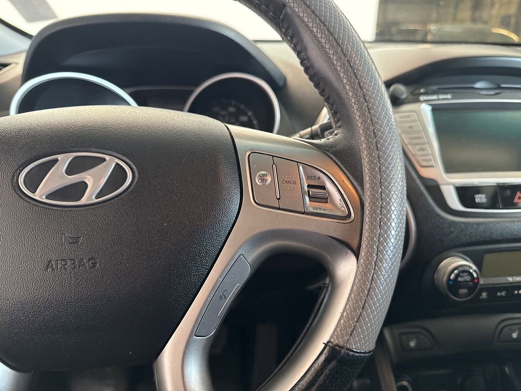 Used 2012 Hyundai Tucson Limited w/ Premium Pkg FWD image 13