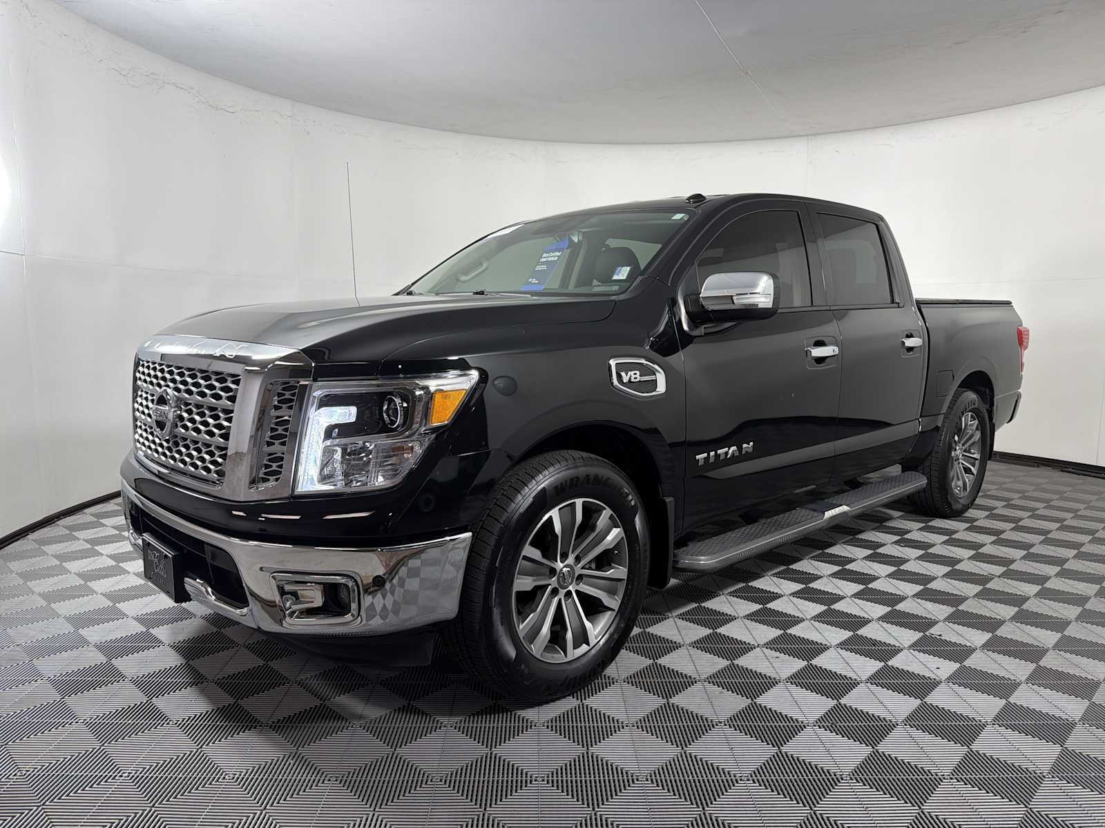 Used 2017 Nissan Titan SL RWD image 3