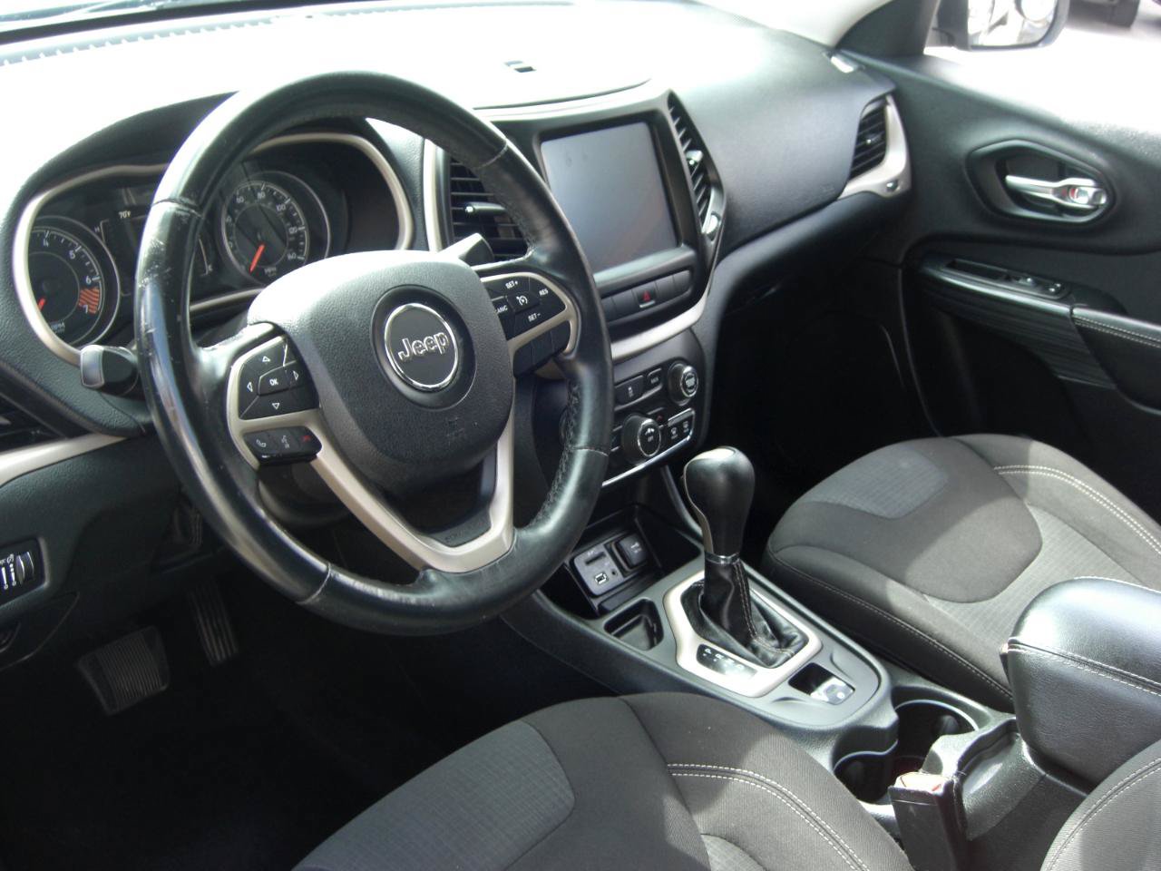 Used 2015 Jeep Cherokee Latitude FWD image 7