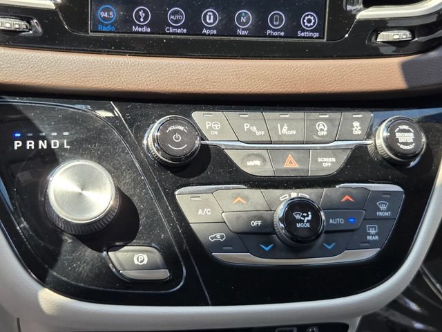 Used 2019 Chrysler Pacifica Touring Plus w/ Advanced Safetytec Group FWD image 18