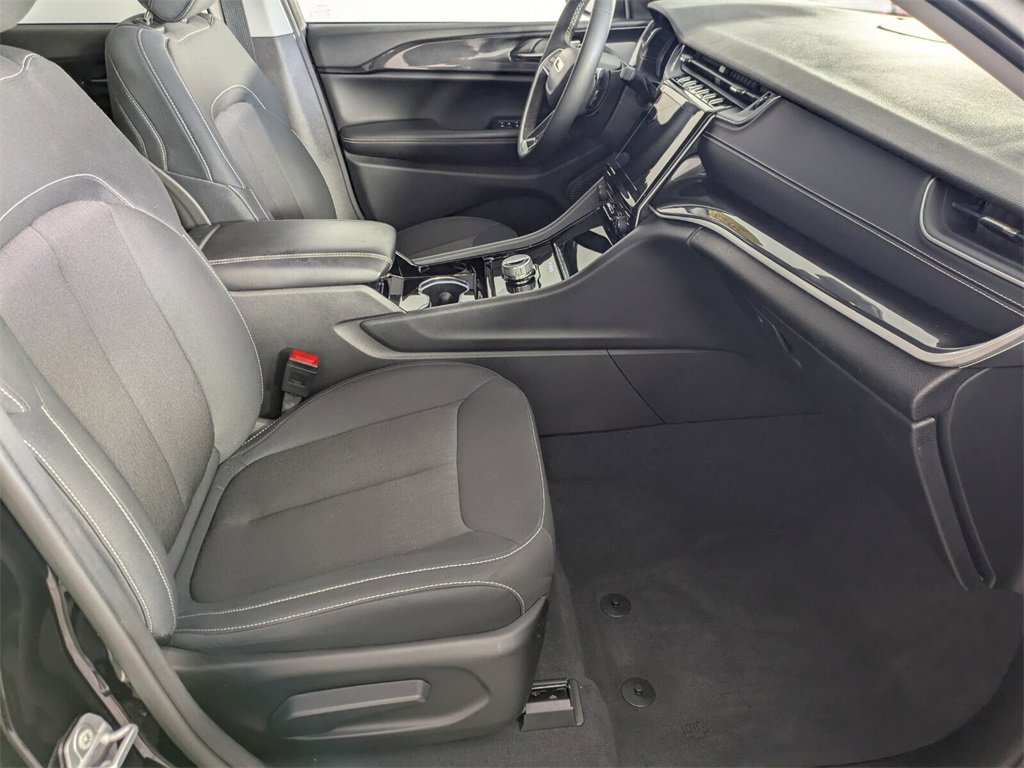 Certified 2023 Jeep Grand Cherokee Laredo image 30