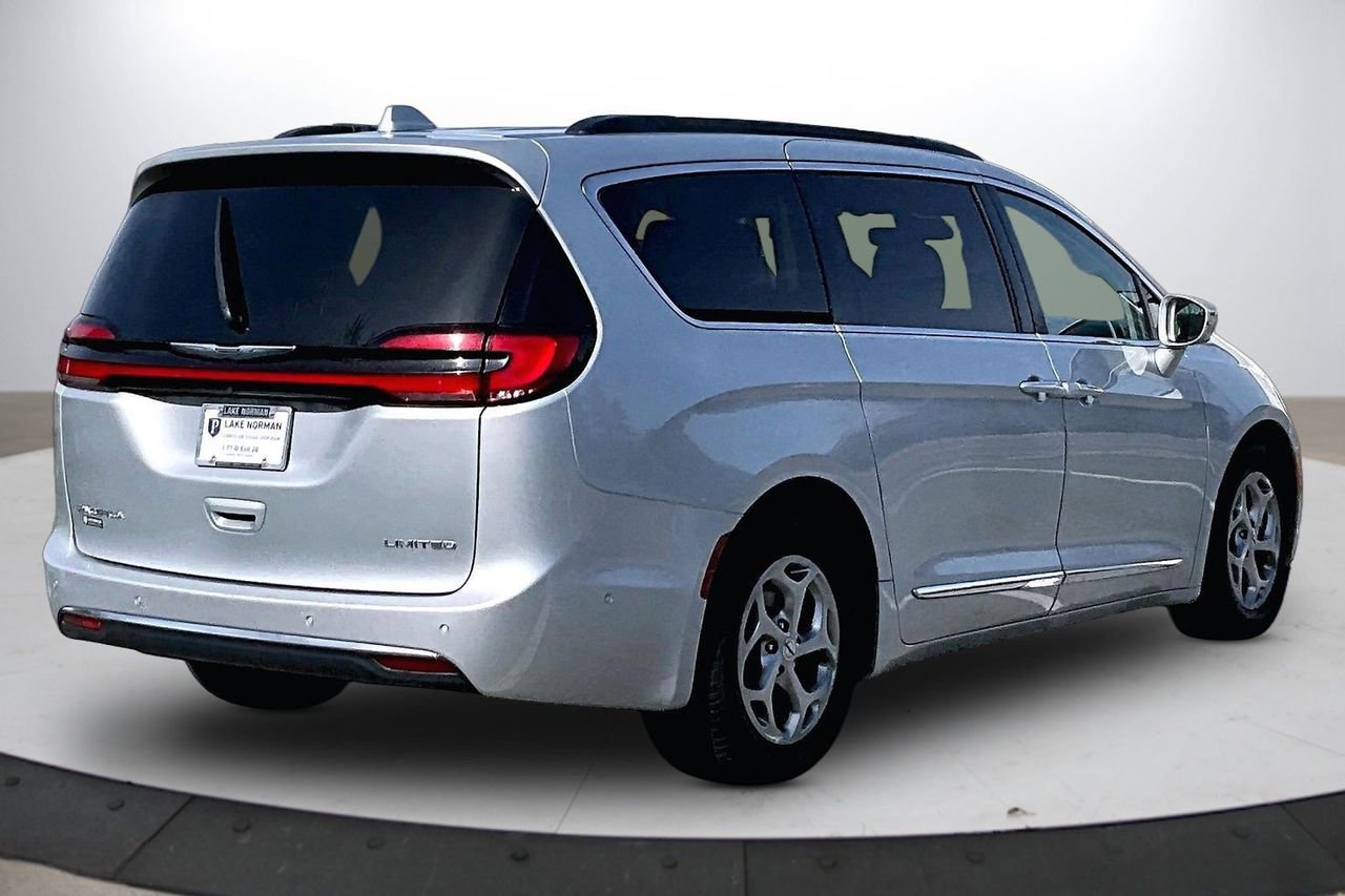 Certified 2022 Chrysler Pacifica Limited image 9