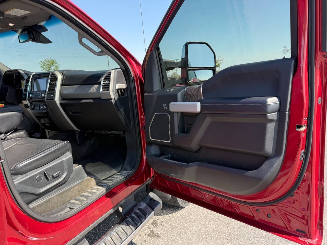 Used 2017 Ford F350 Lariat w/ Lariat Ultimate Package AWD/4WD image 19