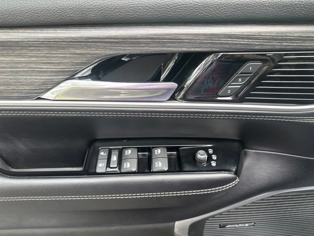Used 2023 Jeep Wagoneer L Series II AWD/4WD image 10