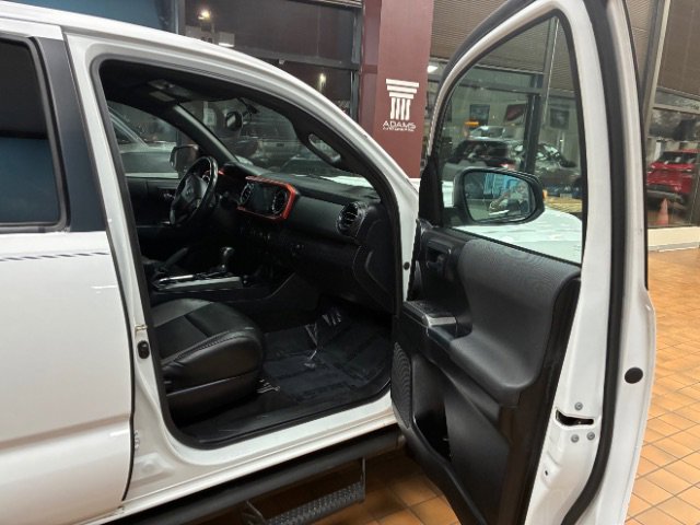 Used 2017 Toyota Tacoma TRD Sport w/ Tow Package image 25