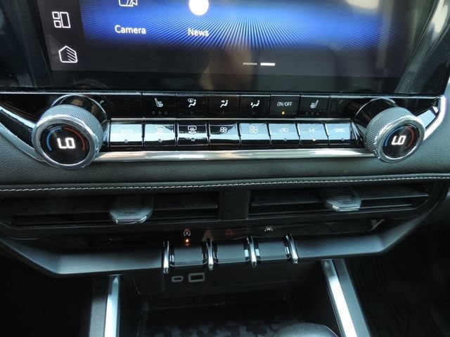 Used 2024 Chevrolet Colorado LT w/ LT Convenience Package III RWD image 24