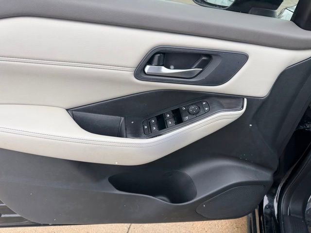 Used 2023 Nissan Rogue SV w/ SV Premium B Package image 15