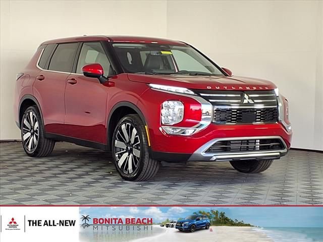 Used 2025 Mitsubishi Outlander SE image 1