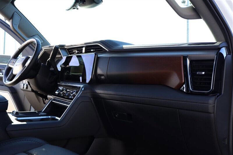 Used 2024 GMC Sierra 3500 Denali w/ Denali Reserve Package image 28