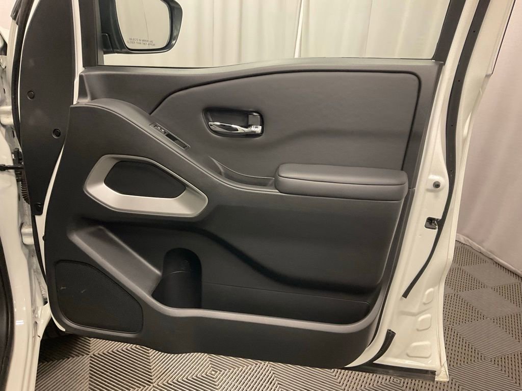 Used 2024 Nissan Frontier SV image 31