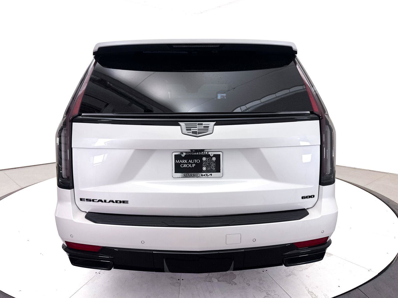 Used 2022 Cadillac Escalade Sport Platinum w/ LPO, ONYX Package AWD/4WD image 22