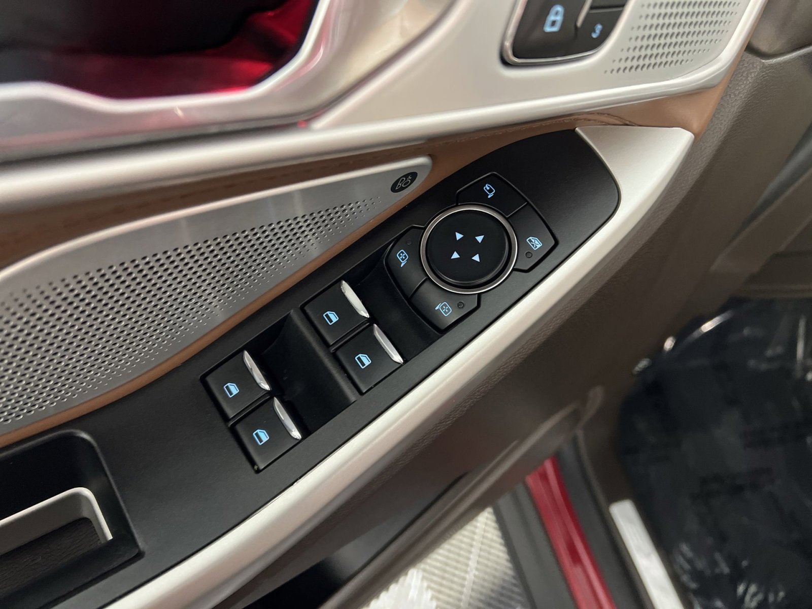 Used 2021 Ford Explorer King Ranch w/ Premium Technology Package image 15