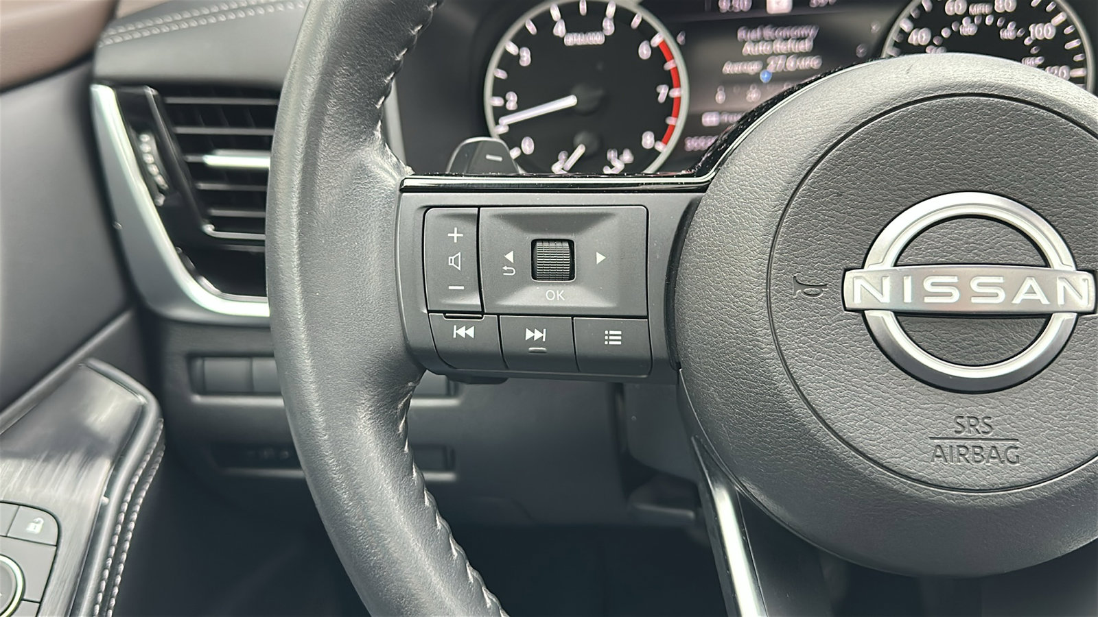 Certified 2023 Nissan Rogue SL w/ SL Premium Package image 15