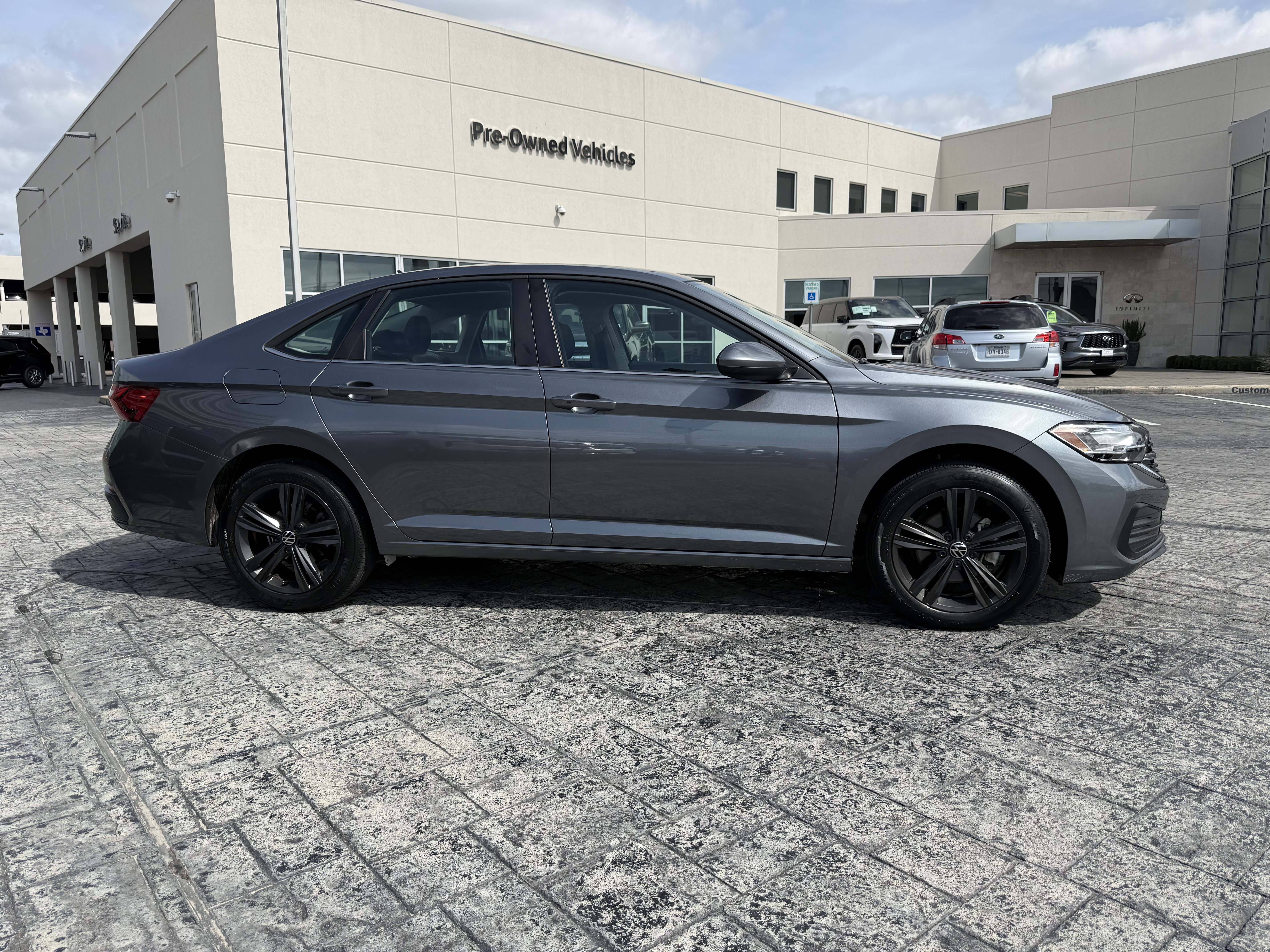 Used 2022 Volkswagen Jetta SE image 8