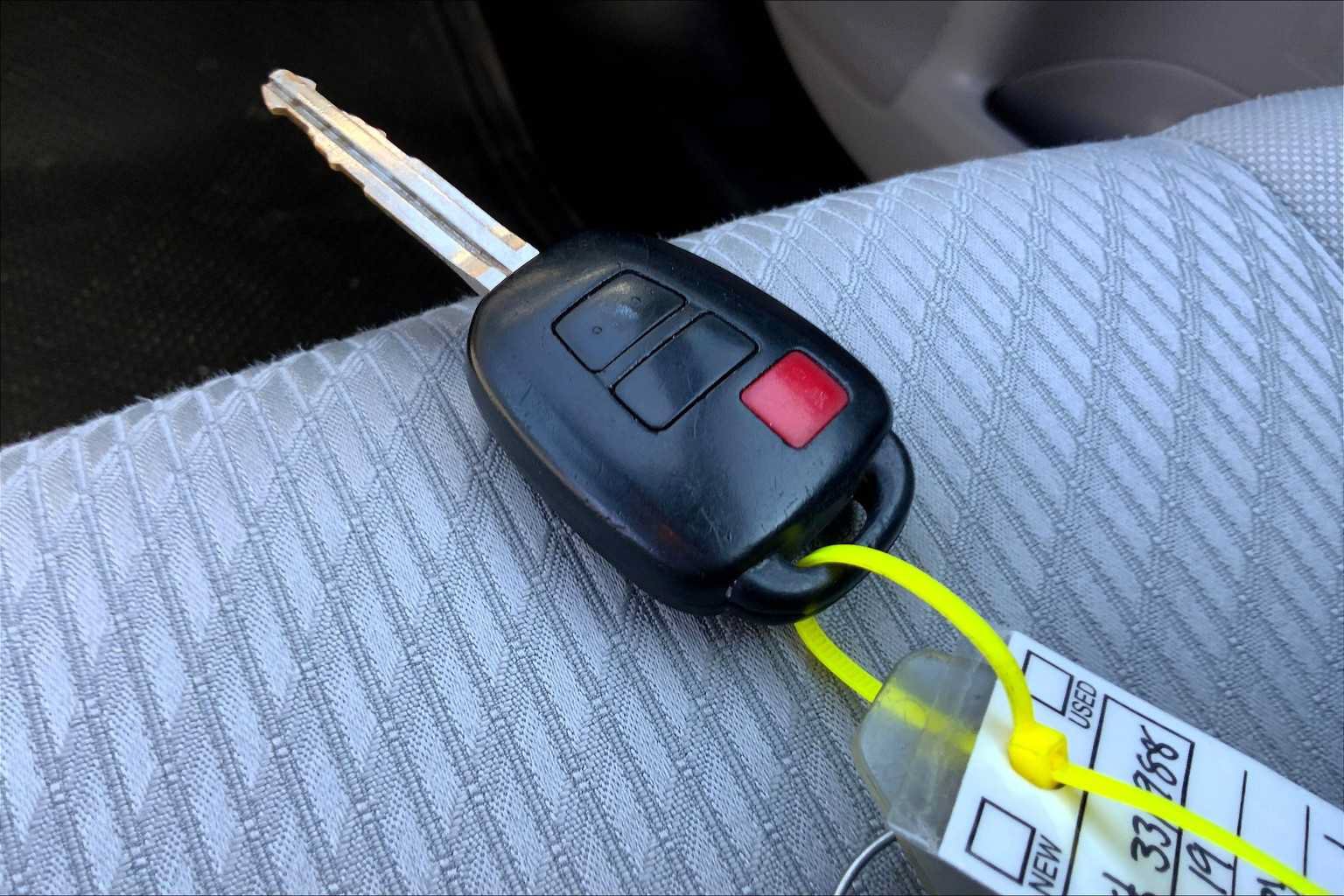 Used 2019 Toyota Highlander LE FWD image 13