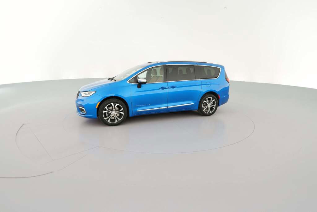 New 2026 Chrysler Pacifica Pinnacle w/ Trailer Tow Group image 5