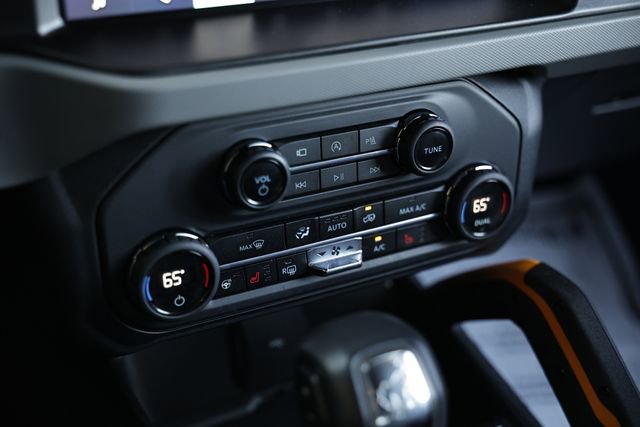 Used 2023 Ford Bronco Badlands image 39